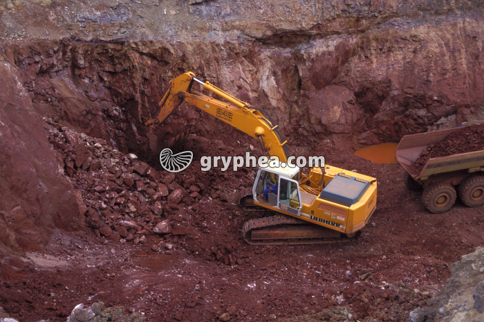 Exploitation d'une carrière de bauxite - gryphea.com